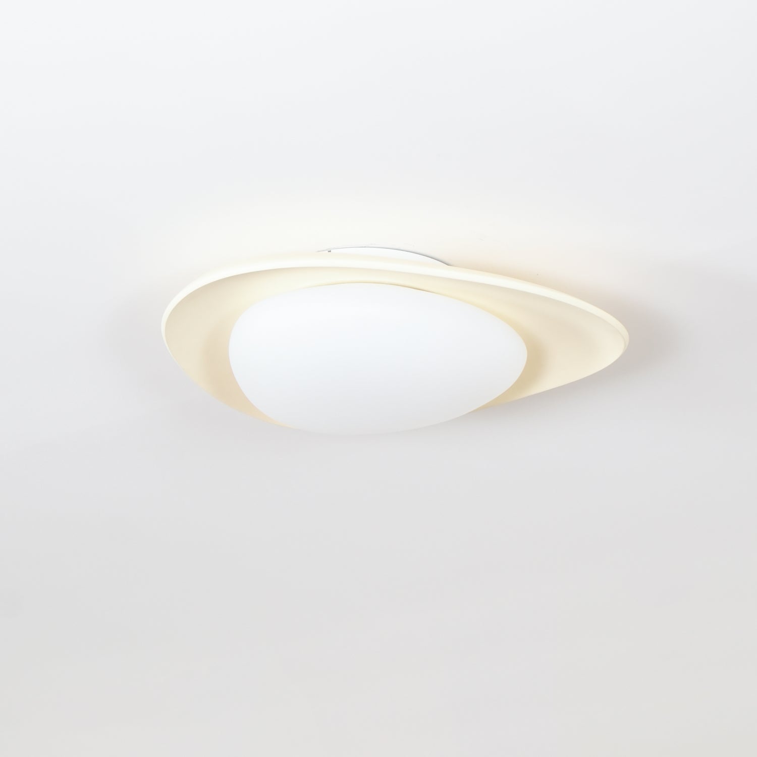 Aria Lámpara de Techo con Forma de Guijarro en Verde y Beige