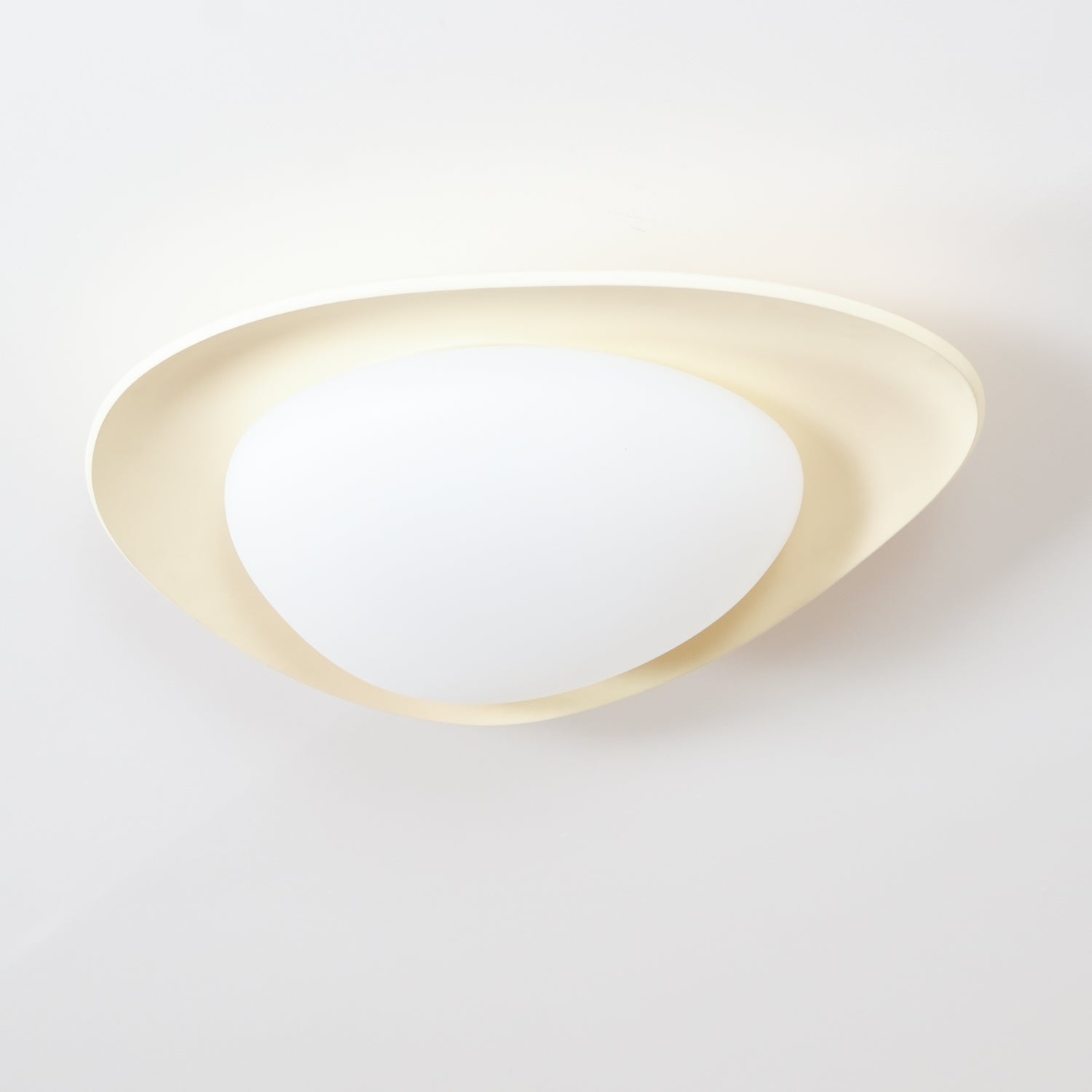 Aria Lámpara de Techo con Forma de Guijarro en Verde y Beige
